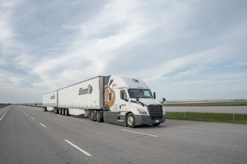L’Ontario supprime les restrictions relatives aux jours fériés pour les GTR et révise les règles applicables aux transporteurs automobiles article image