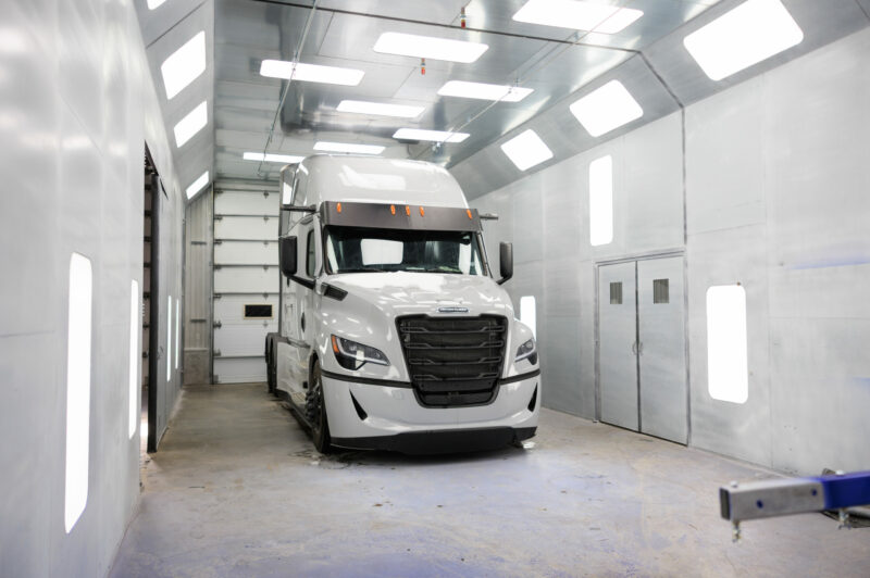 Carrefour du Camion renforce son offre avec l’ouverture officielle d’un atelier de carrosserie à Saint-Antonin article image
