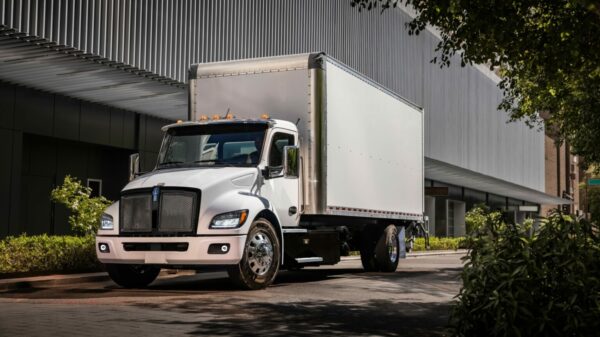 Kenworth-BEV-1536×1025-1 alternate text for this image