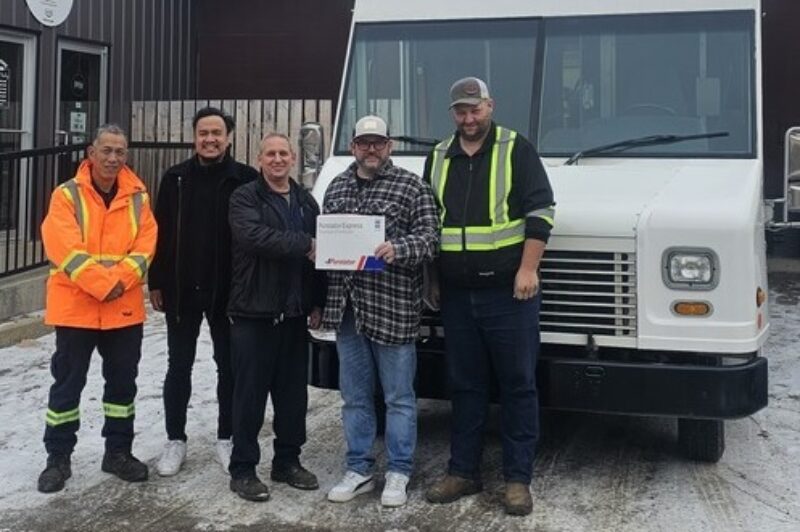 Purolator fait don de huit camions de livraison remis à neuf à des banques alimentaires article image