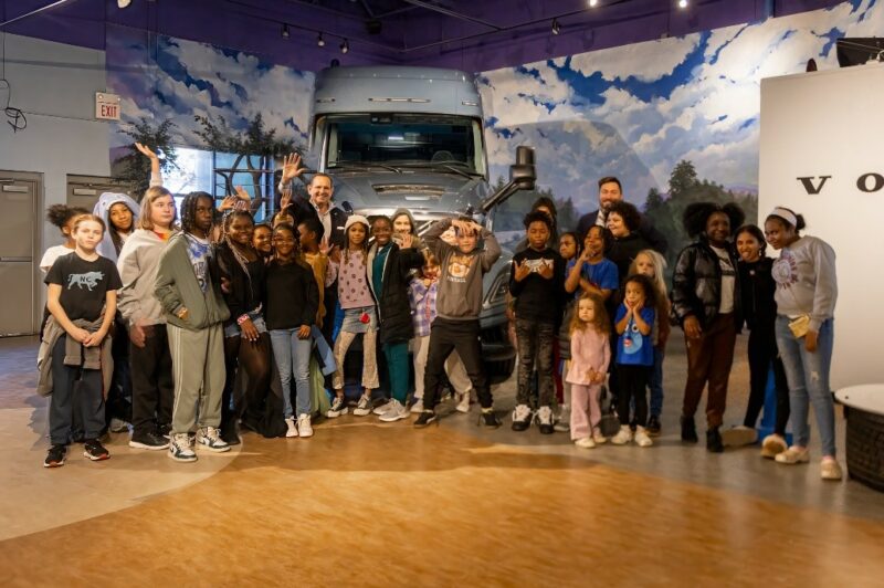 Volvo Group North America fait don d’un VNL 840 à un musée pour enfants article image