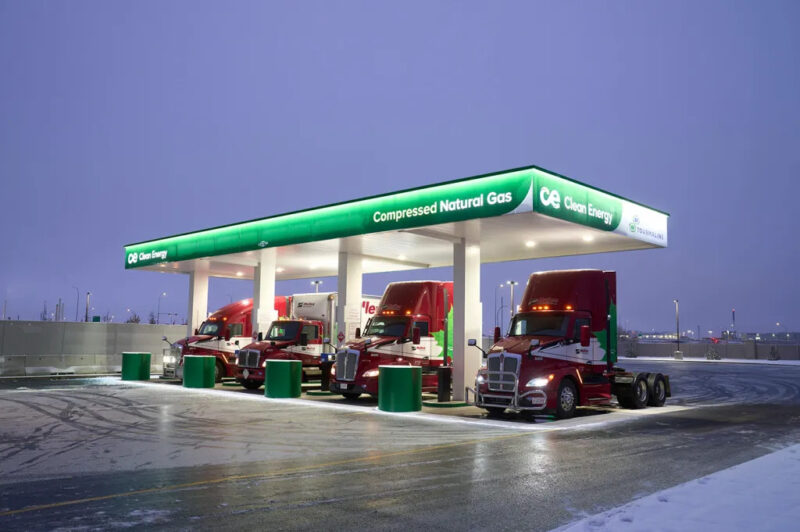 Près de 1 500 stations pour ravitailler les camions en gaz naturel au Canada et aux États-Unis article image