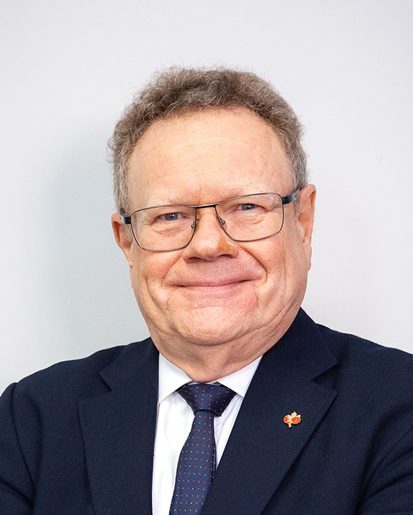 Portrait de James (Jim) Hewitt, nommé membre de l’Ordre du Canada
