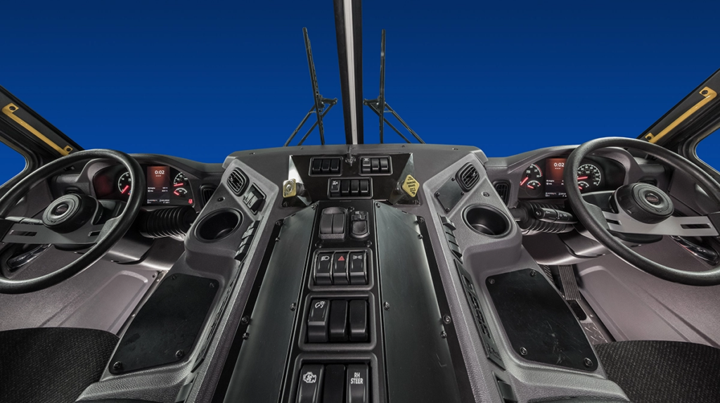 Intérieur de Peterbilt 520 avec volant des deux côtés