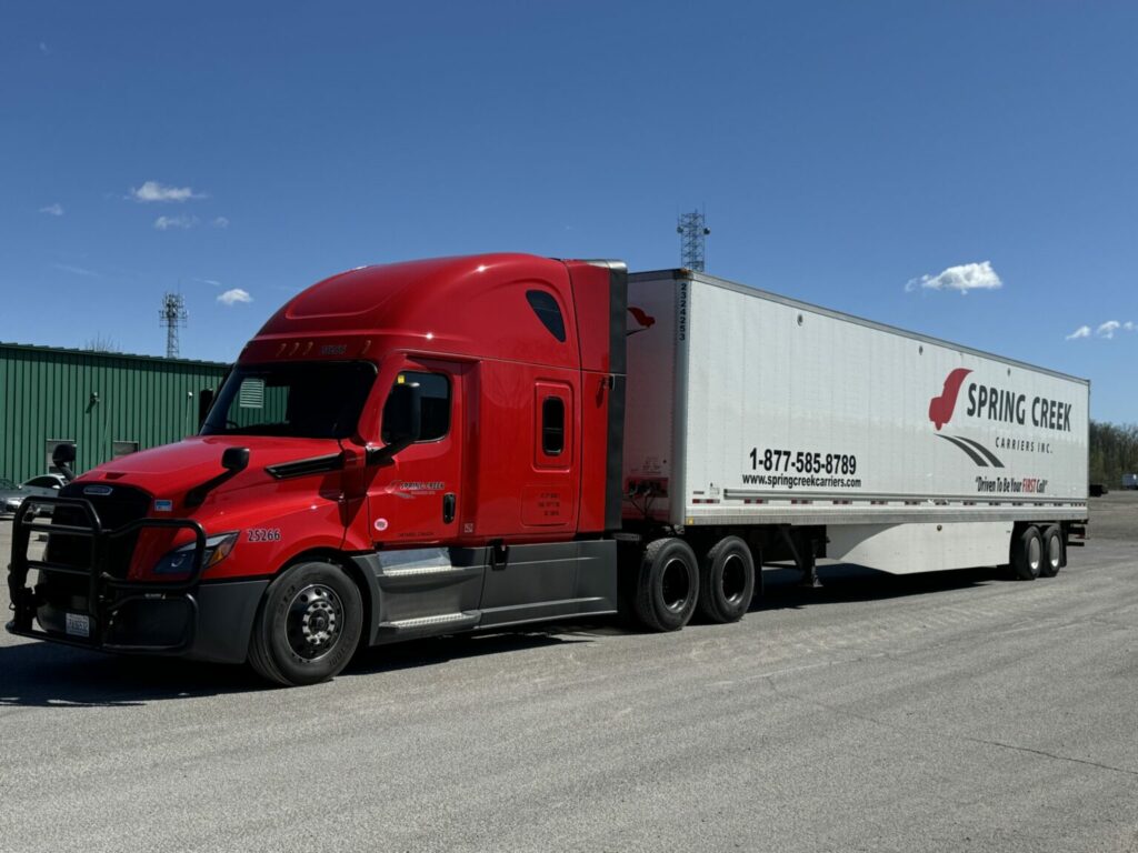Camion et remorque de Spring Creek Carriers