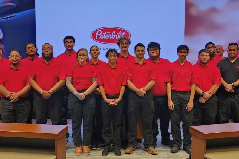Peterbilt célèbre sa 150e cohorte de techniciens diplômés article image