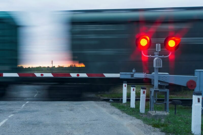 Un train percute deux semi-remorques au Québec, aucun blessé article image