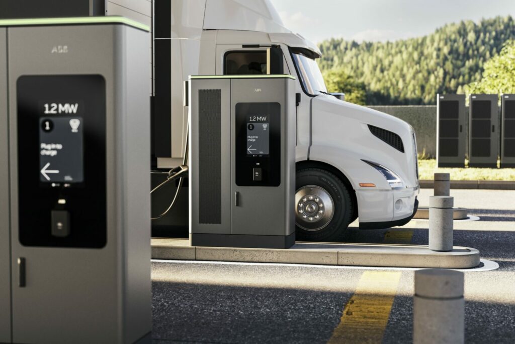 Camion à une borne de recharge