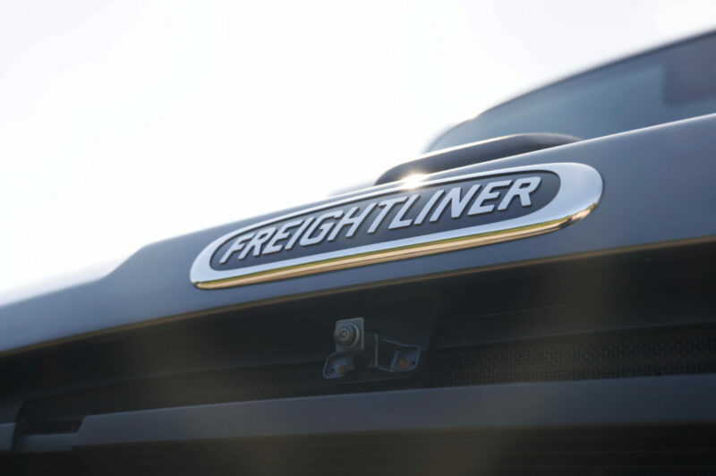 Les camions vocationnels Freightliner et Western Star se dotent d’un système de caméras extérieures à 360 degrés article image