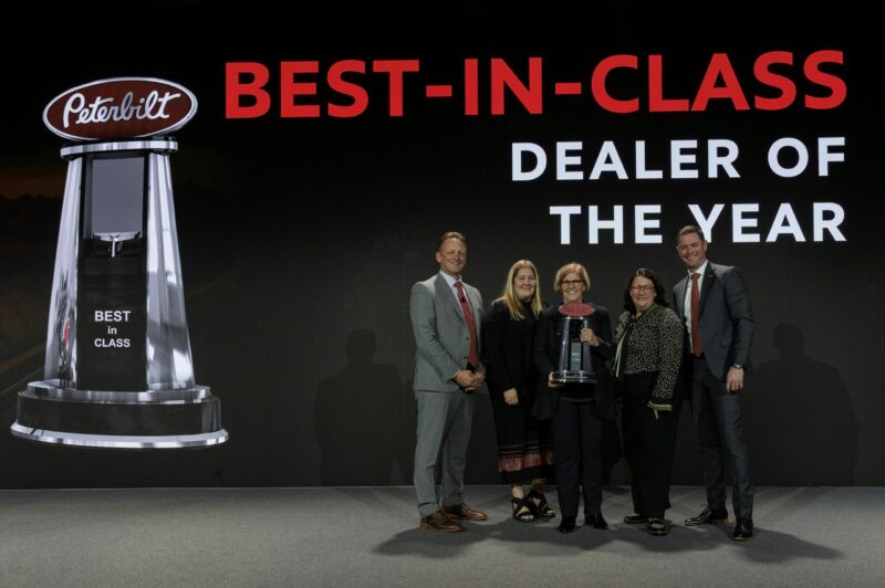 Excellence Peterbilt récompensée à la réunion annuelle des concessionnaires Peterbilt article image