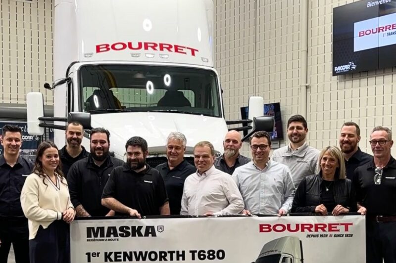 Transport Bourret reçoit le premier Kenworth T680 fabriqué au Québec article image