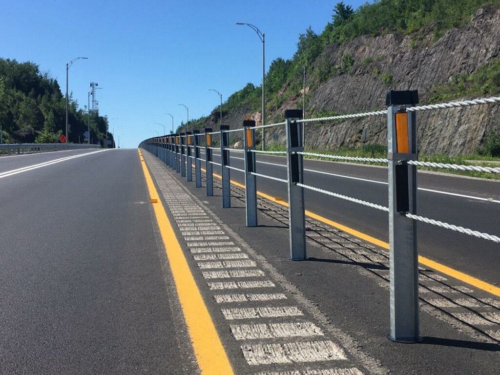 Glissière de sécurité médiane sur l’autoroute 50