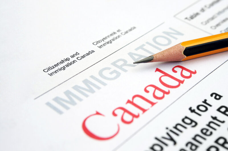 Ottawa met en garde contre une hausse des fraudes en immigration pendant le Mois de la prévention de la fraude article image