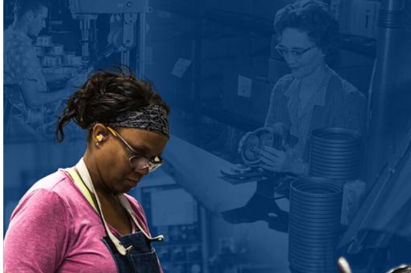Montage où une employée de Stemco de 2026 se reflète dans une employée des années 50.