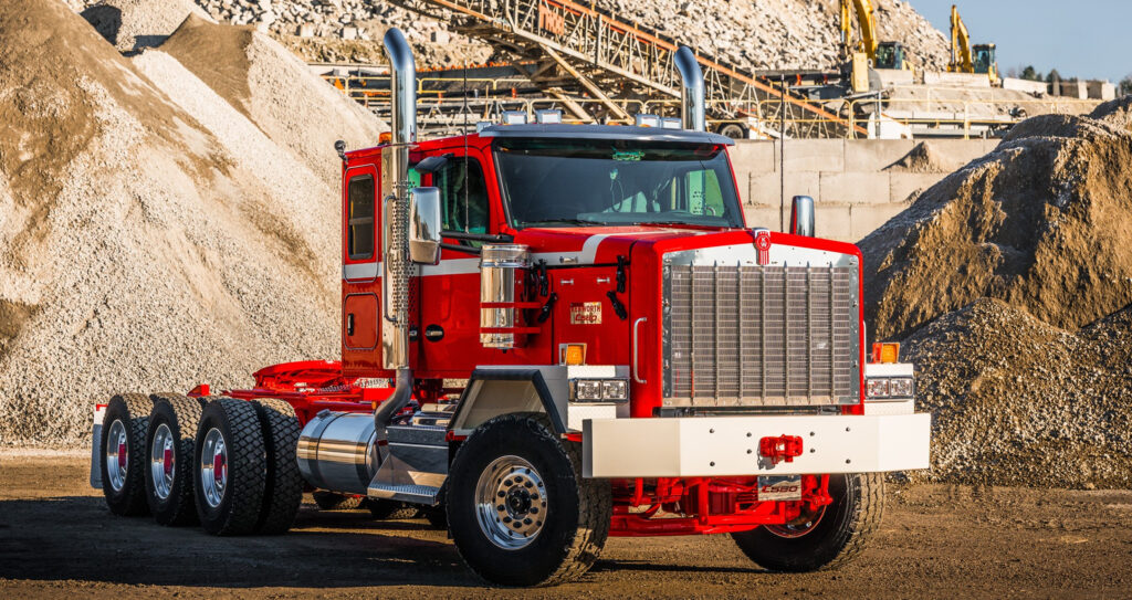 Kenworth C580 dans une carrière de gravier
