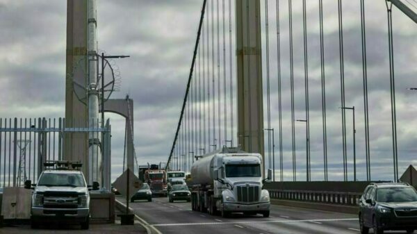 pont-pierre-laporte-camions-1-credit-MTMD alternate text for this image