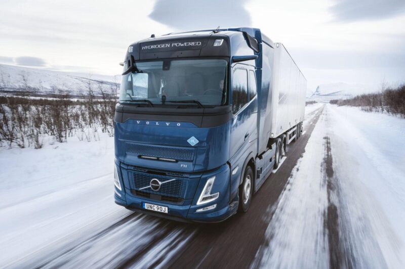 Volvo Trucks commence les essais routiers de camions à combustion à hydrogène en Europe article image