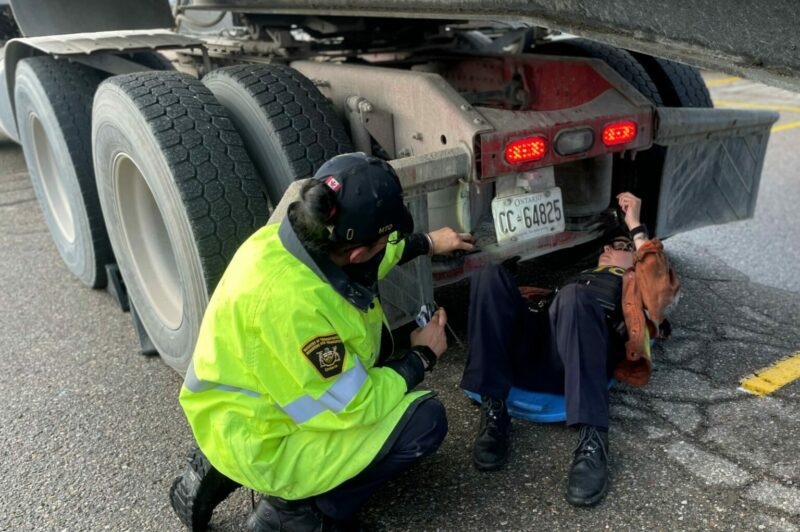 Opération éclair sur les freins : près de 600 camions retirés de la route en Amérique du Nord article image