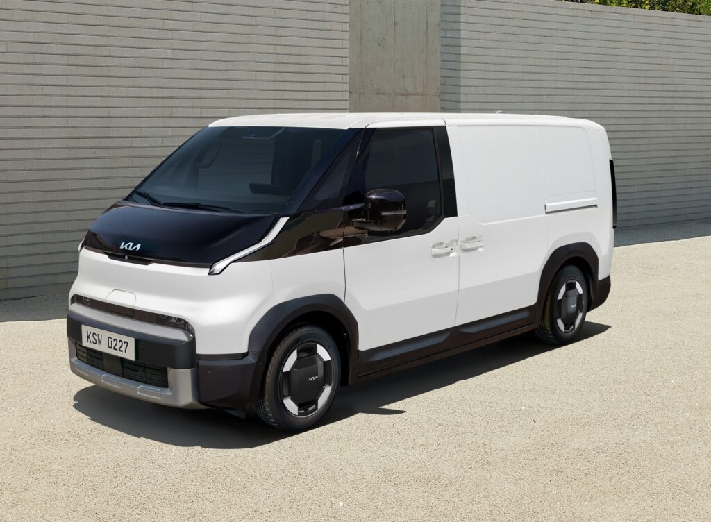 Fourgon Kia PV5 électrique vu de côté