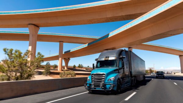 Autonome Lkw: Daimler Truck Tochtergesellschaft Torc Robotics kooperiert mit führenden U.S. LogistikunternehmenDaimler Truck’s independent subsidiary Torc Robotics collaborates with leading logistics companies on autonomous trucking alternate text for this image