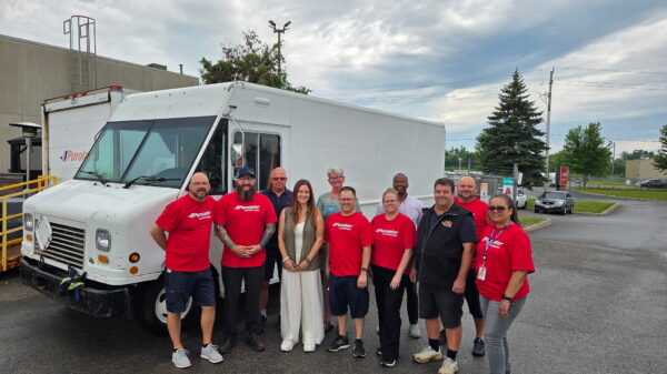 Purolator-Inc-Purolator-fait-don-de-14-camions-de-livraison-hor alternate text for this image