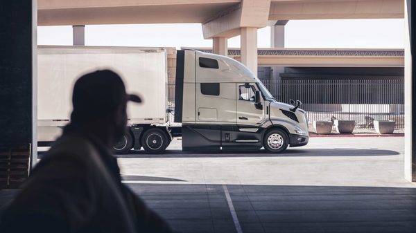 Volvo-VNL-660-Lock-and-Leave–1536×1025 alternate text for this image