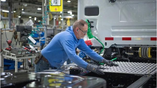 Volvo-VNR-production-800×532-c-default alternate text for this image