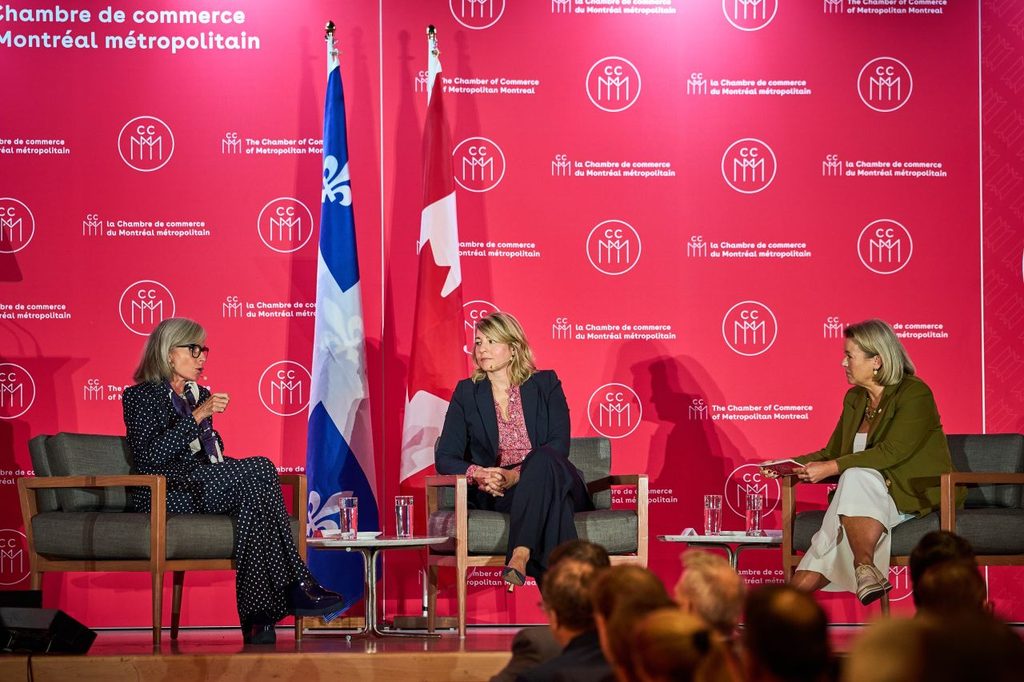 Isabelle Hudon, PDG de la Banque de développement du Canada, Mélanie Joly, ministre fédérale de l’industrie et Isabelle Isabelle Dessureault, PDG de la Chambre de commerce du Montréal métropolitain.