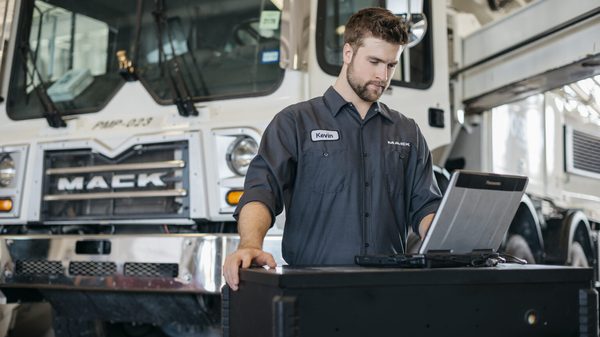 mack-service-1536×1025 alternate text for this image