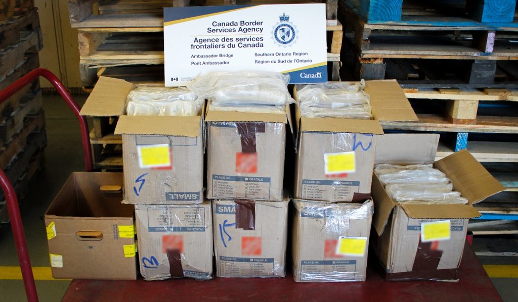Boîtes contenant de la cocaïne après une saisie de l’ASFC
