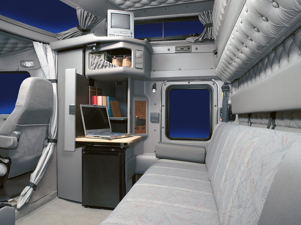 Vue de l’intérieur d’une cabine couchette de Kenworth W900
